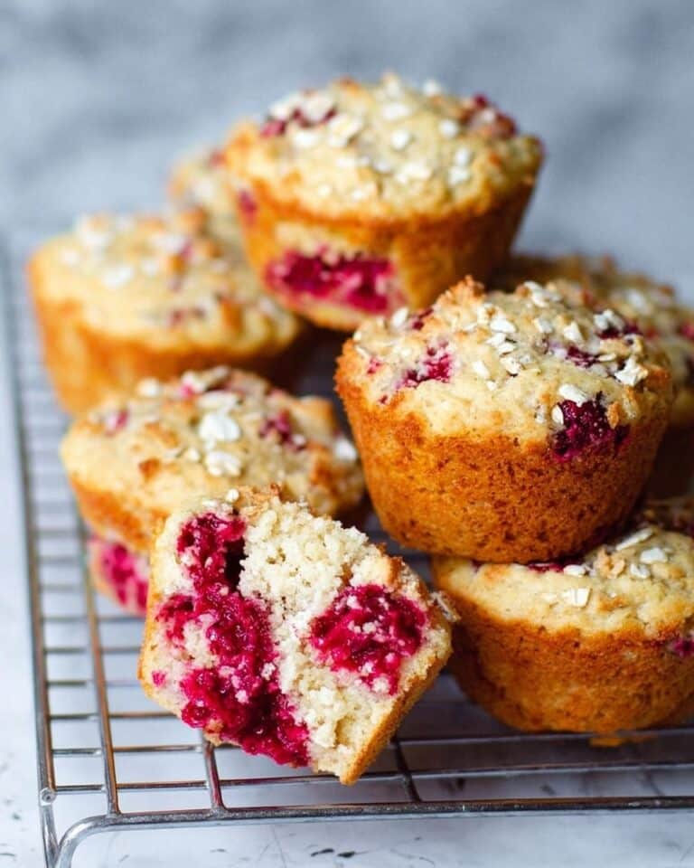 Healthy Raspberry Muffins [One Bowl] Recipe